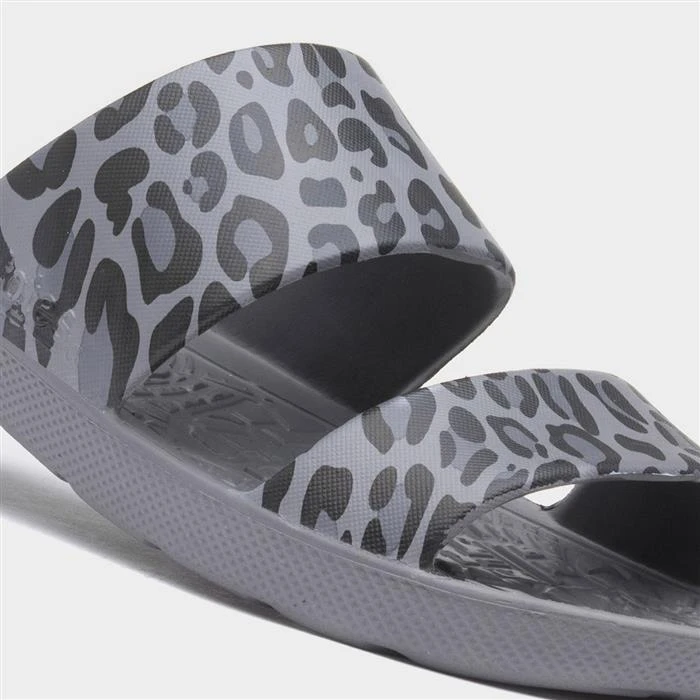 Totes Everywear Womens Grey Leopard Slider 6 Totes Everywear Womens Grey Leopard Slider - Image 4